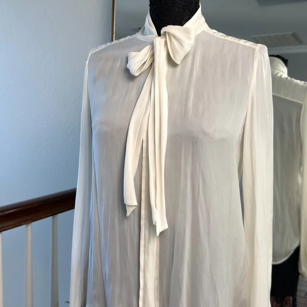DKMY Elegant White blouse with bow✨ - Picture 3 of 7